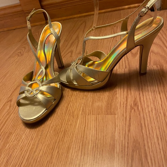 Shoes - Picture 1 of 3